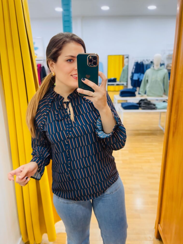 BLUSA LISA AZUL